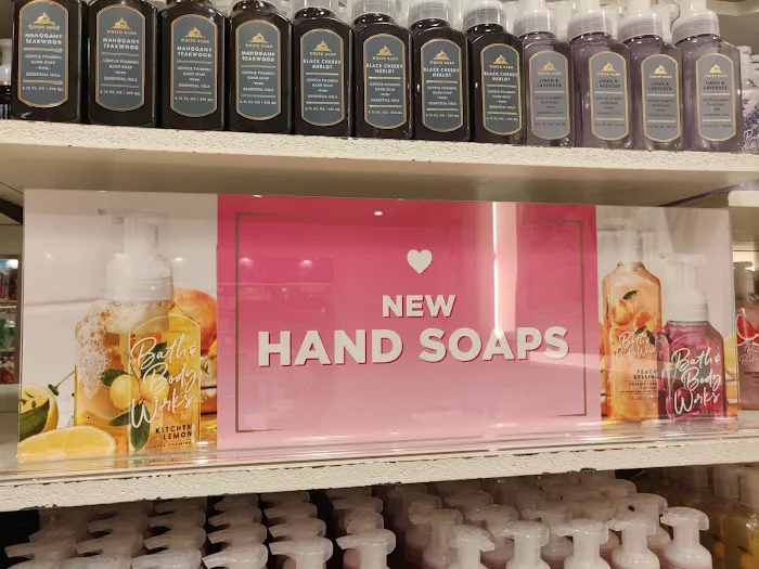 Bath & Body Works 1