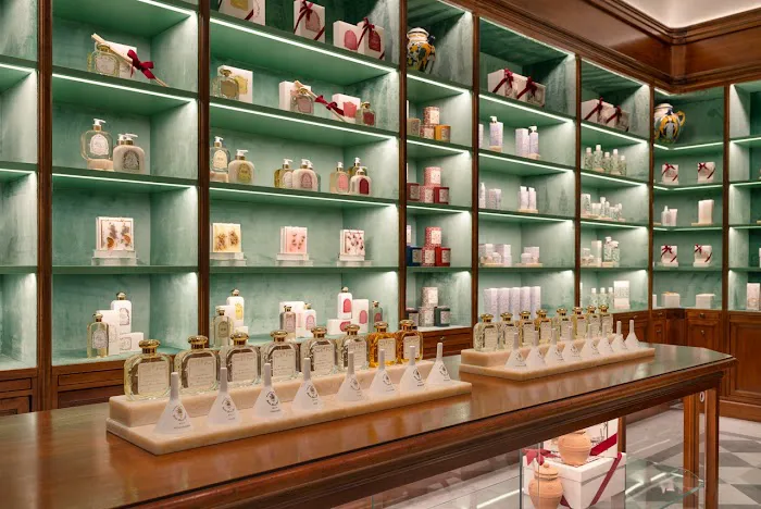 Officina Profumo-Farmaceutica di Santa Maria Novella - South Coast Plaza 3