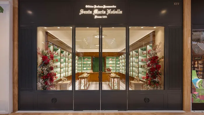 Officina Profumo-Farmaceutica di Santa Maria Novella - South Coast Plaza 1