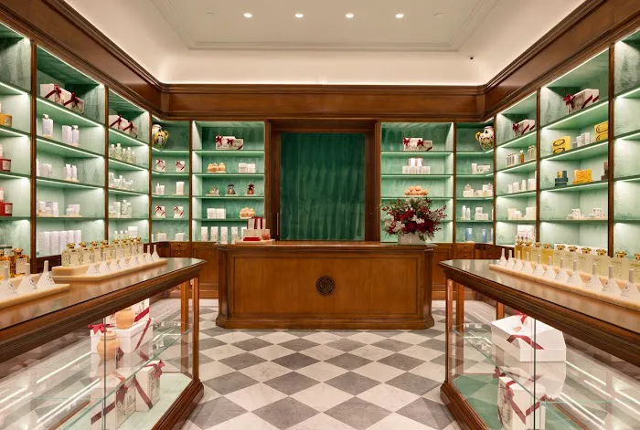 Officina Profumo-Farmaceutica di Santa Maria Novella - South Coast Plaza 5