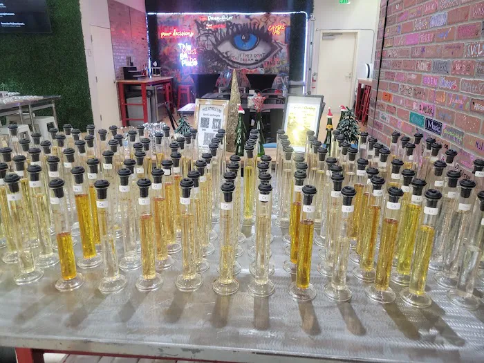 Thee Candle Lab & Perfume Bar 2