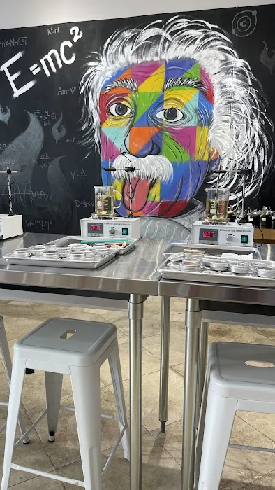 Thee Candle Lab & Perfume Bar 3