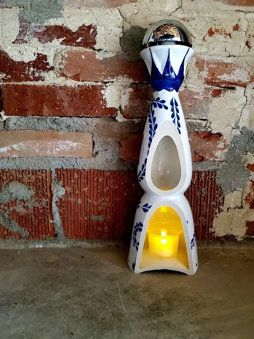 Thee Candle Lab & Perfume Bar 6