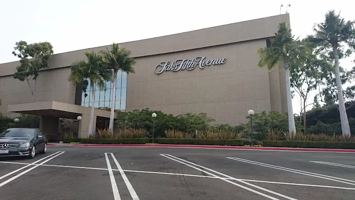 Saks Fifth Avenue 0