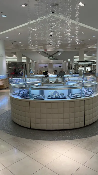 Saks Fifth Avenue 8