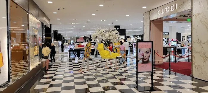 Bloomingdale's 8