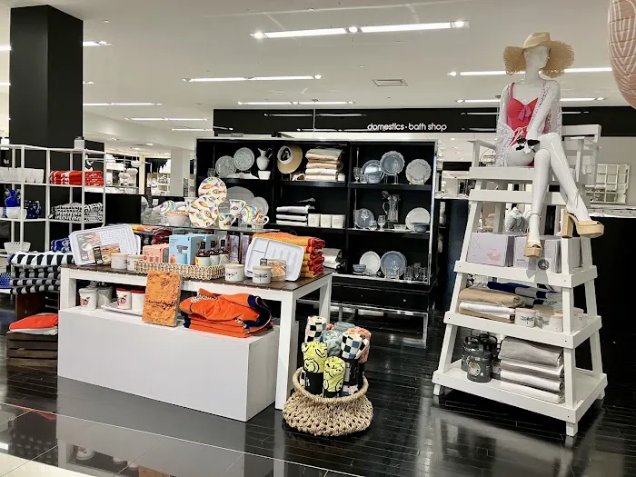 Bloomingdale's 9