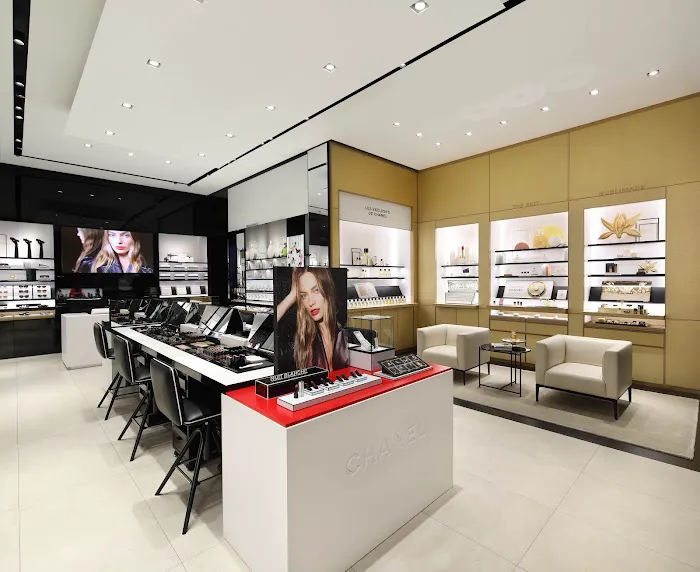 CHANEL FRAGRANCE AND BEAUTY BOUTIQUE 0