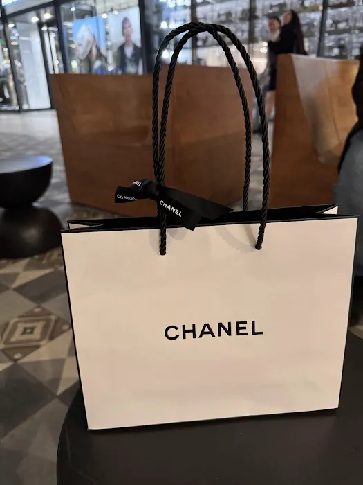 CHANEL FRAGRANCE AND BEAUTY BOUTIQUE 2