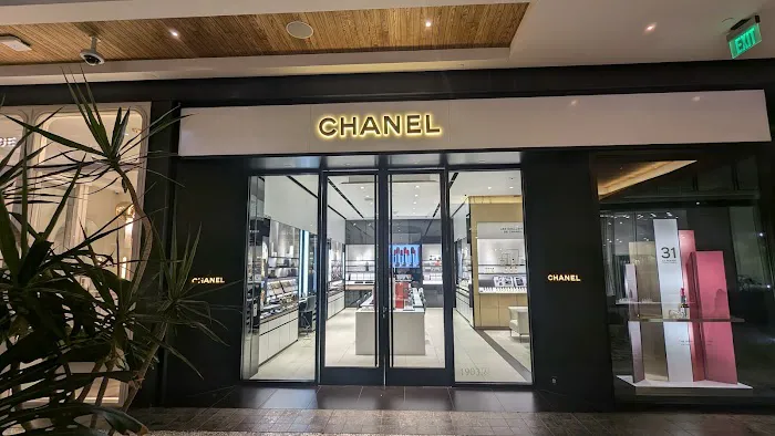 CHANEL FRAGRANCE AND BEAUTY BOUTIQUE 6