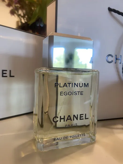 CHANEL FRAGRANCE AND BEAUTY BOUTIQUE 6