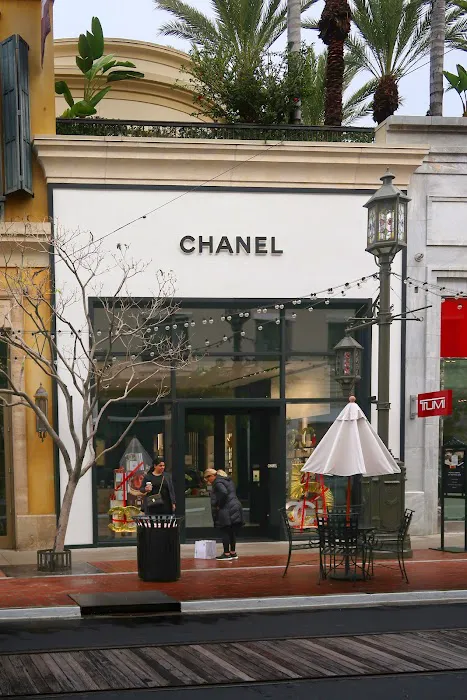 CHANEL FRAGRANCE AND BEAUTY BOUTIQUE 2