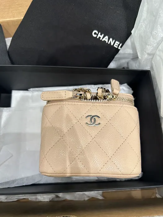 CHANEL FRAGRANCE AND BEAUTY BOUTIQUE 5