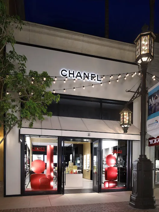 CHANEL FRAGRANCE AND BEAUTY BOUTIQUE 6