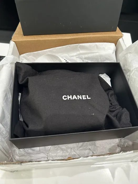 CHANEL FRAGRANCE AND BEAUTY BOUTIQUE 8