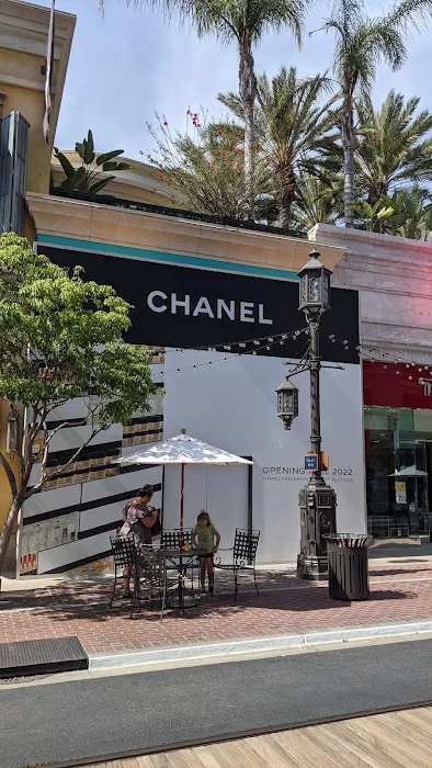 CHANEL FRAGRANCE AND BEAUTY BOUTIQUE 9