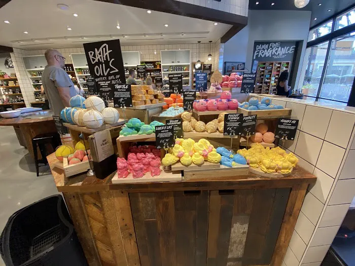 Lush Cosmetics Irvine Spectrum 9