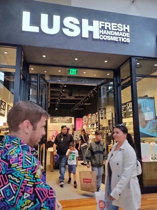 Lush Cosmetics Ontario Mills 0