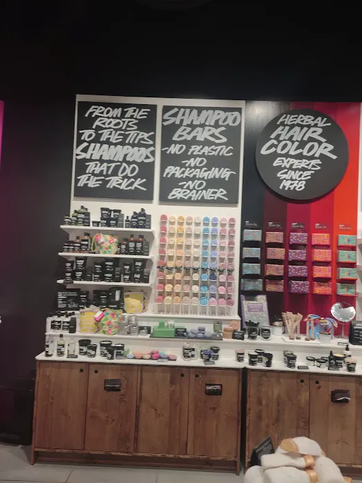 Lush Cosmetics Ontario Mills 4