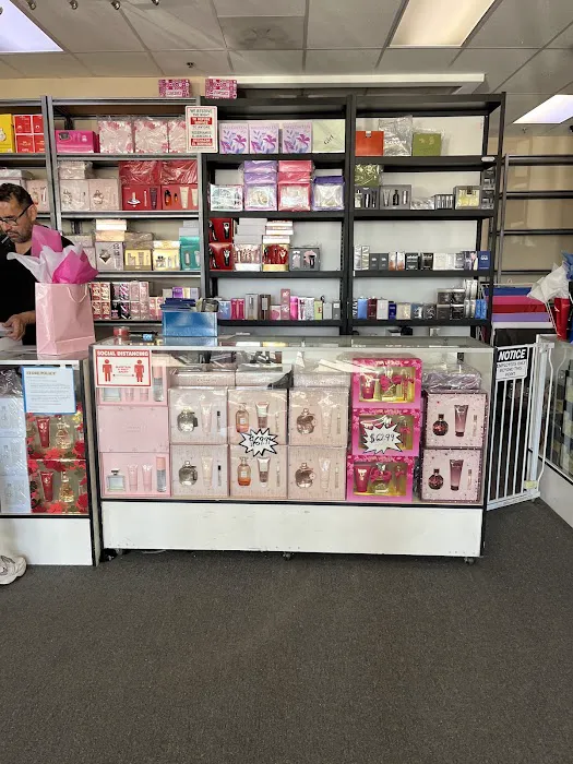 Perfume Chalet 0