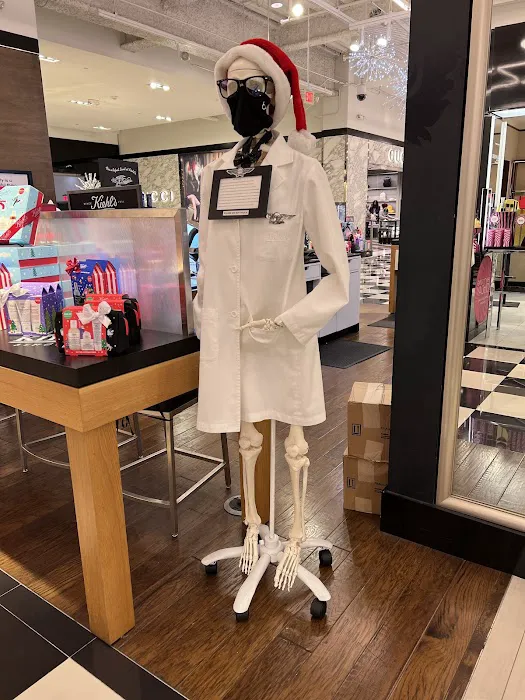 Bloomingdale's 0