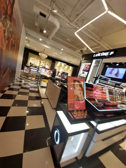 Bloomingdale's 8