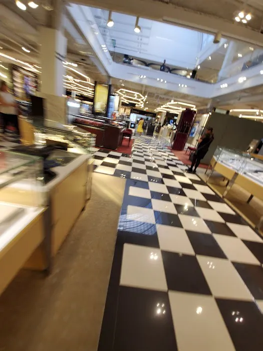 Bloomingdale's 7