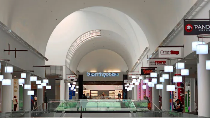 Bloomingdale's 9