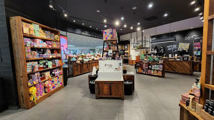 Lush Cosmetics Glendale Galleria 1