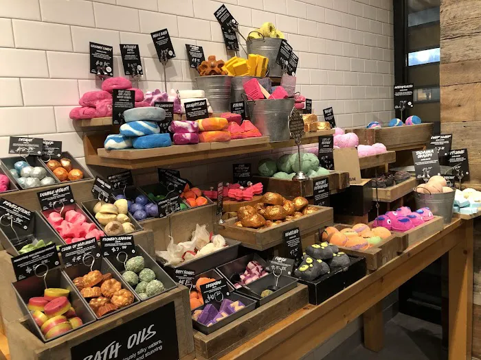 Lush Cosmetics Victoria Gardens 1