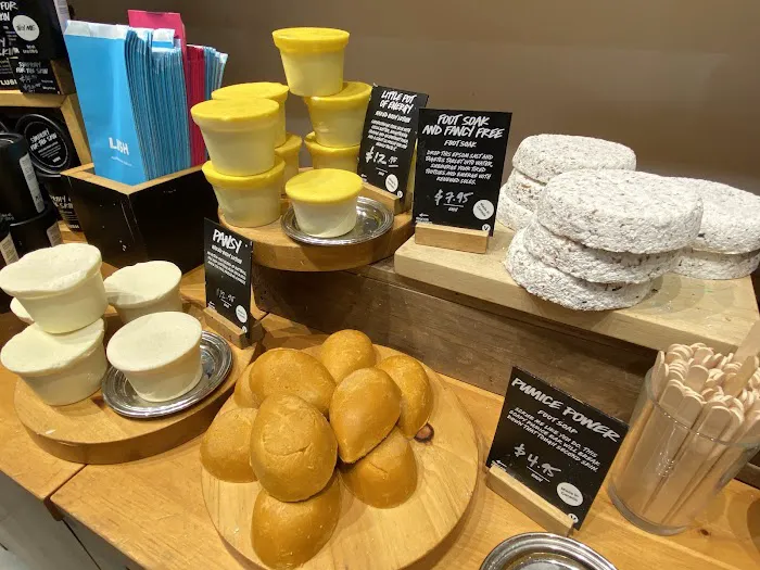 Lush Cosmetics Victoria Gardens 6