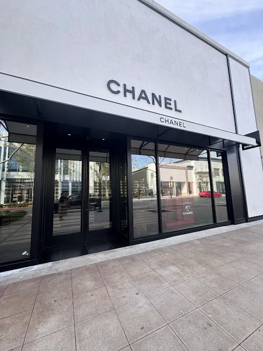 CHANEL FRAGRANCE AND BEAUTY BOUTIQUE 0