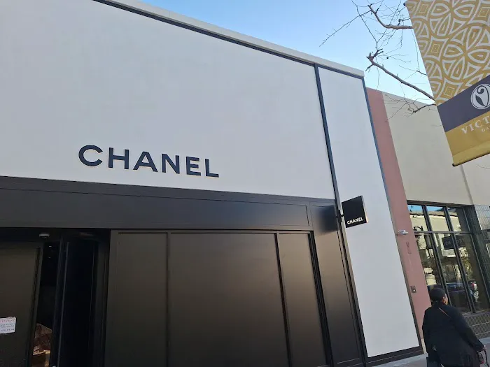 CHANEL FRAGRANCE AND BEAUTY BOUTIQUE 4