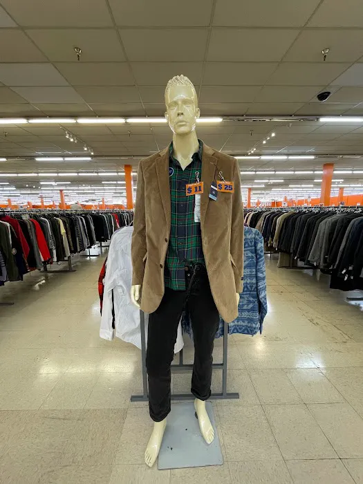 CRAZY BOSS Fontana Big Discount Store 6