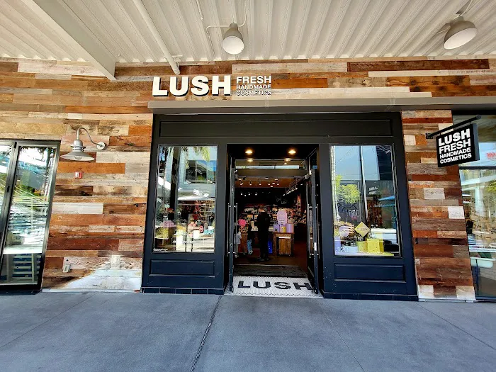 Lush Cosmetics Pacific City Center 1