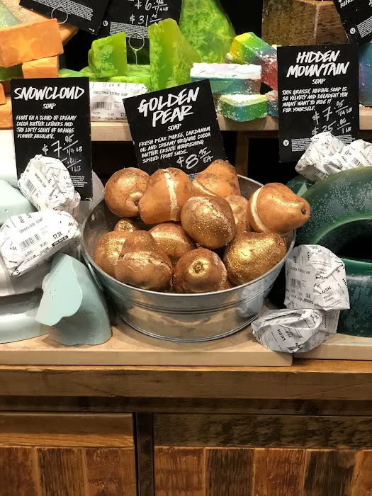 Lush Cosmetics Pacific City Center 2