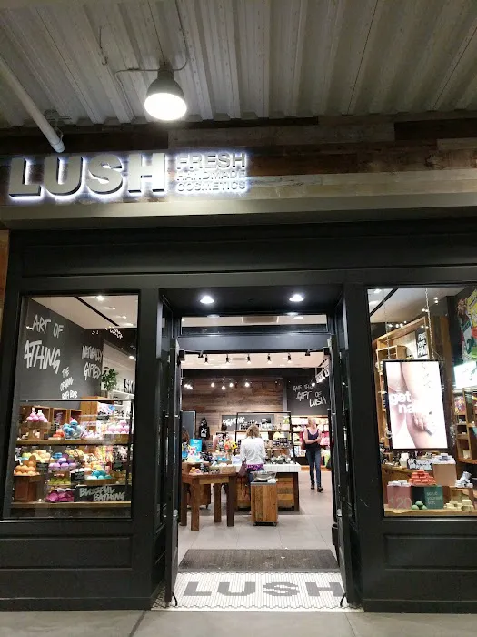 Lush Cosmetics Pacific City Center 4