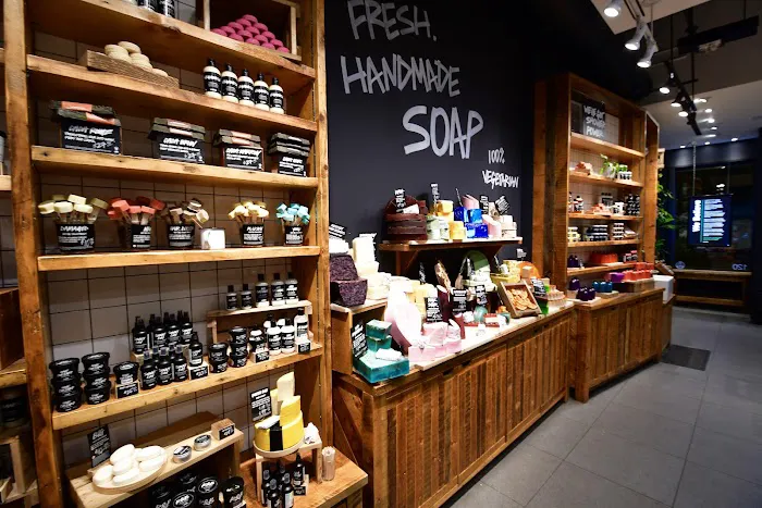 Lush Cosmetics Pacific City Center 3