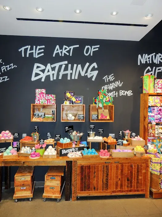 Lush Cosmetics Pacific City Center 7