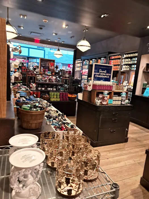 Bath & Body Works 4