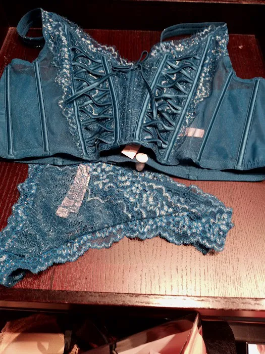Victoria's Secret 0