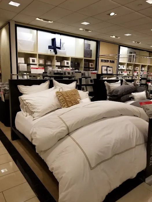 Bloomingdale's 7