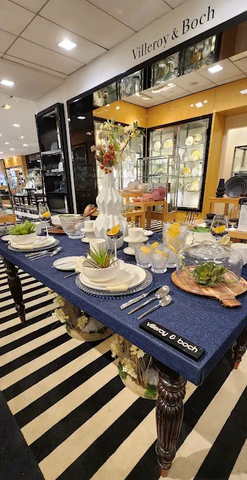 Bloomingdale's 8