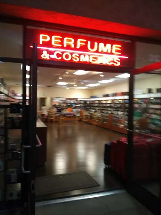Perfume & Cosmetics 0