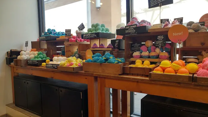 Lush Cosmetics Fashion Valley 3