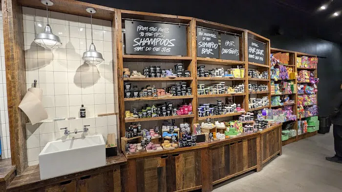 Lush Cosmetics Fashion Valley 8