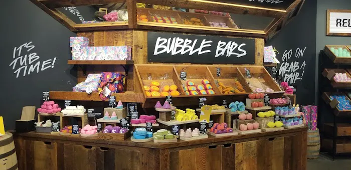 Lush Cosmetics Fashion Valley 6