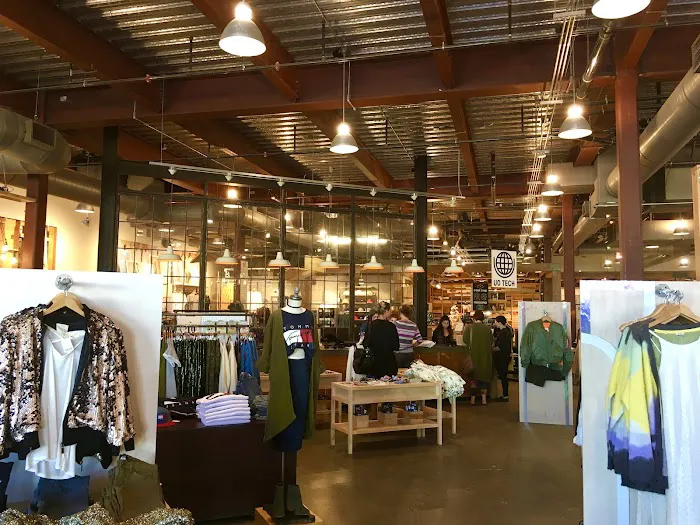 Urban Outfitters 0