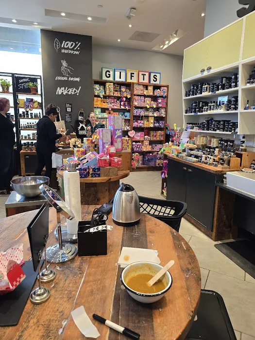 Lush Cosmetics Valencia Town Center 1