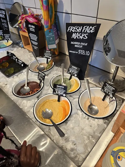 Lush Cosmetics Valencia Town Center 7